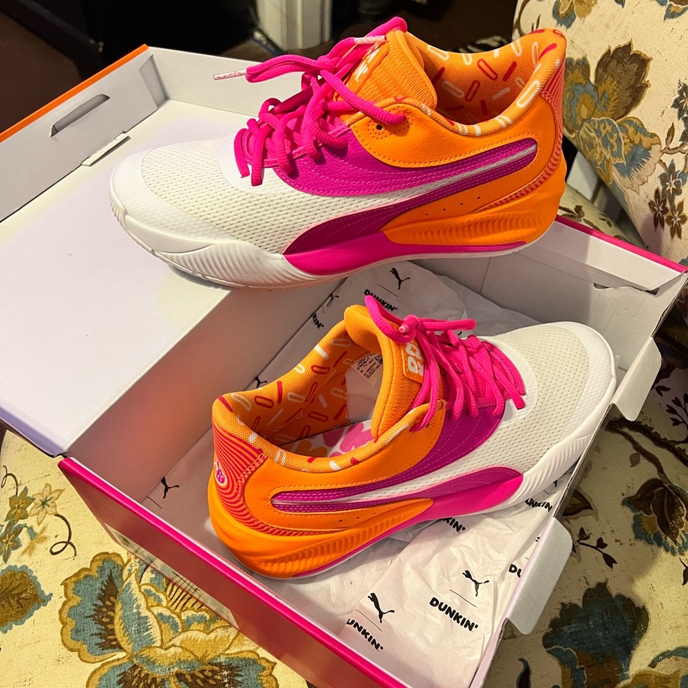 Pumas Dunkin Donuts